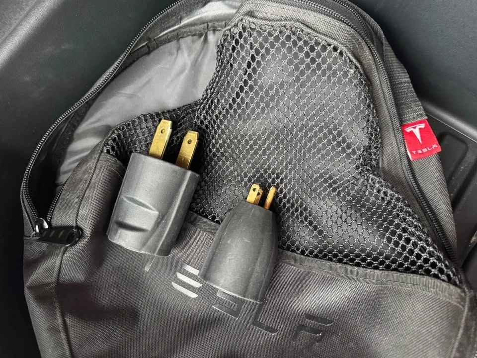 Tesla Mobile Charger 120v/240v - photo 3