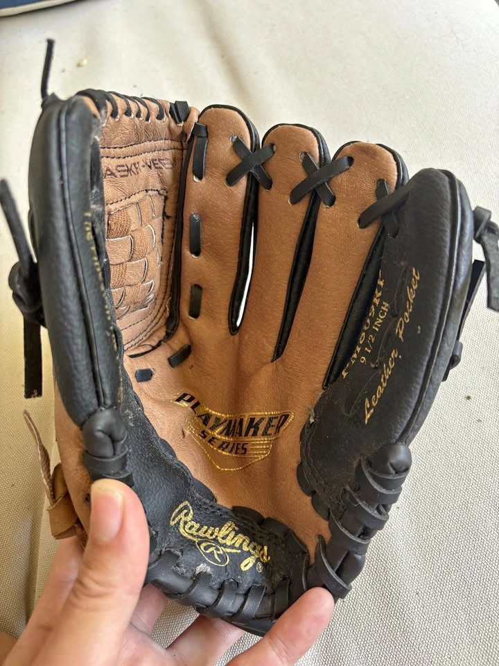 Kids Rawlings baseball glove