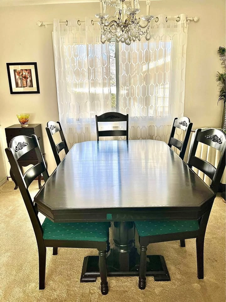Dining room table and 8 chairs