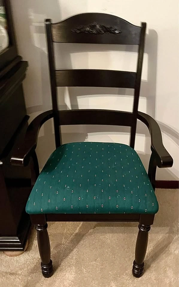 Dining room table and 8 chairs - photo 4