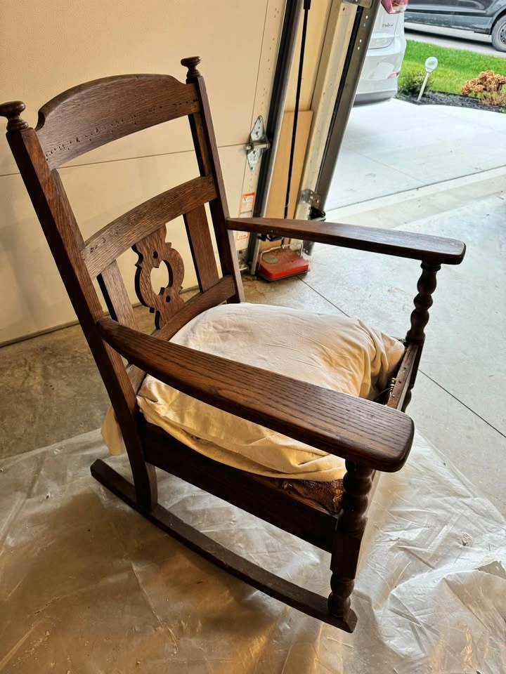 Antique rocking chair - photo 2