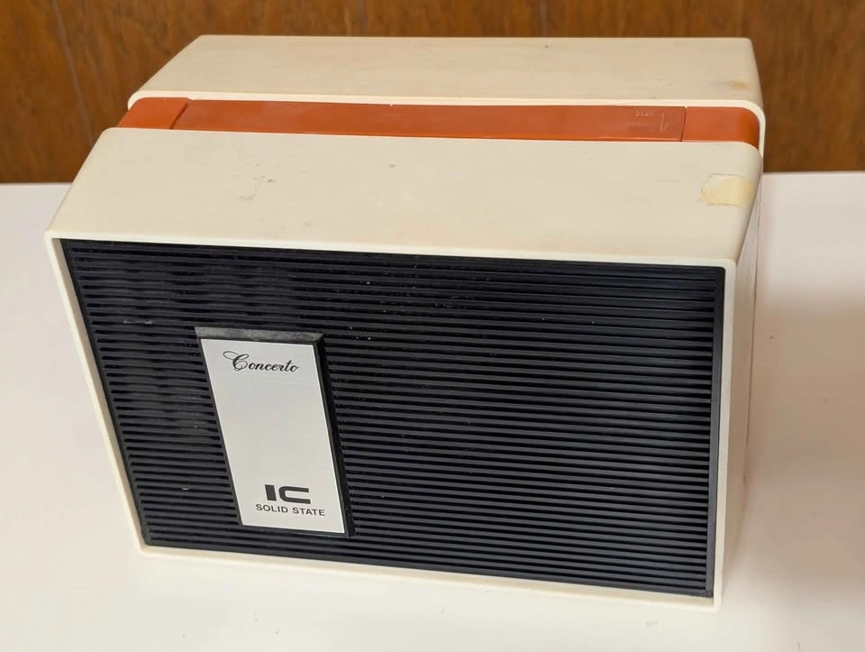 Vintage Concerto Solid State 8-Track Player - photo 2