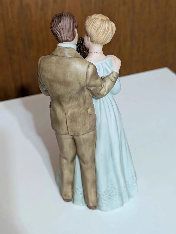 Treasured Memories "Twenty-Five Years Together" Figurine - photo 2