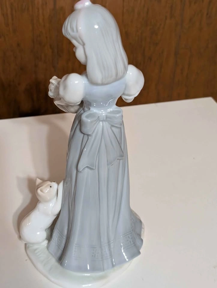 Vintage Porcelain Girl with Cats Figurine - photo 2