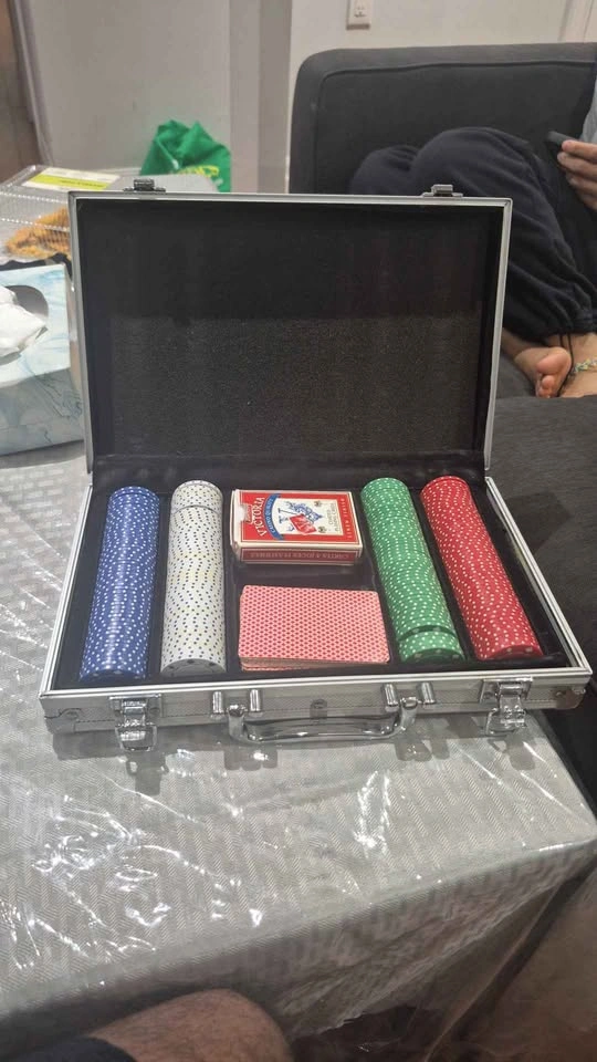 Poker Chip Set with Aluminum Carrying Case