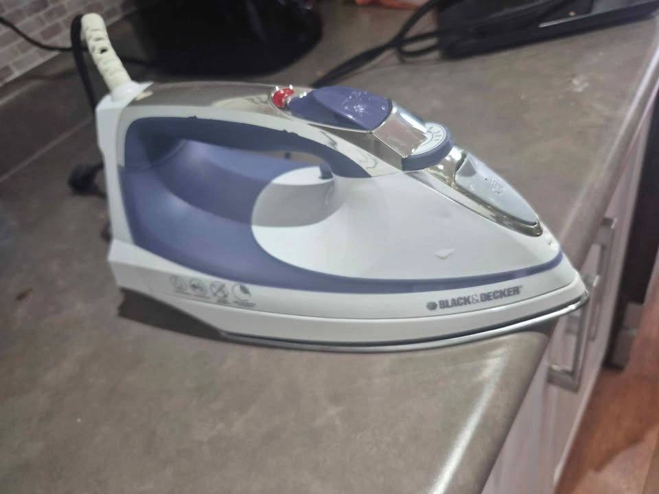 Black & Decker Steam Iron - photo 4