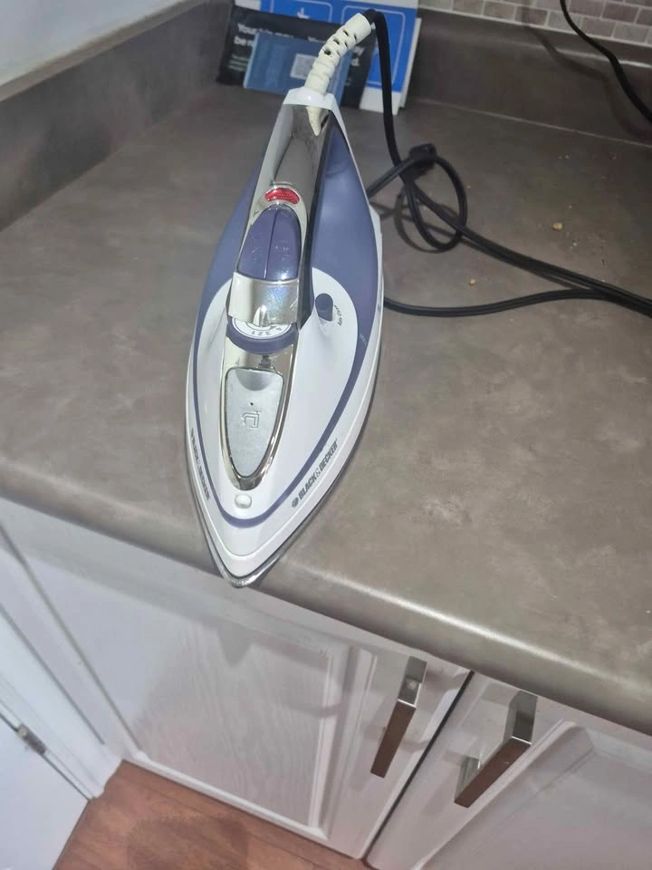 Black & Decker Steam Iron - photo 5