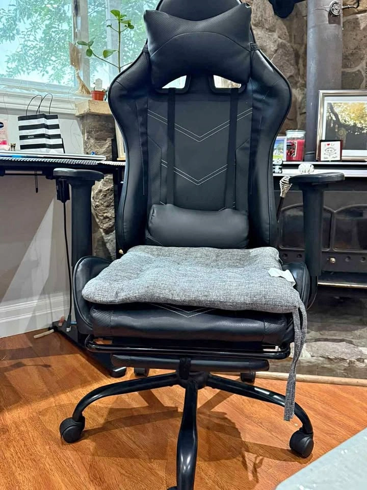 Black Gaming Chair with Footrest