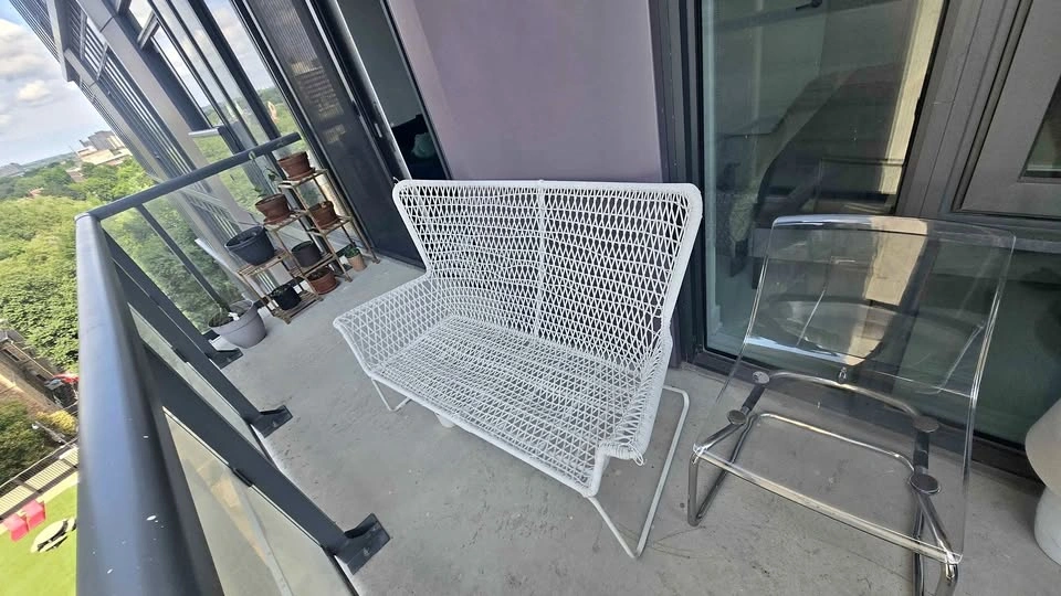 IKEA HÖGSTEN White Woven Outdoor Loveseat