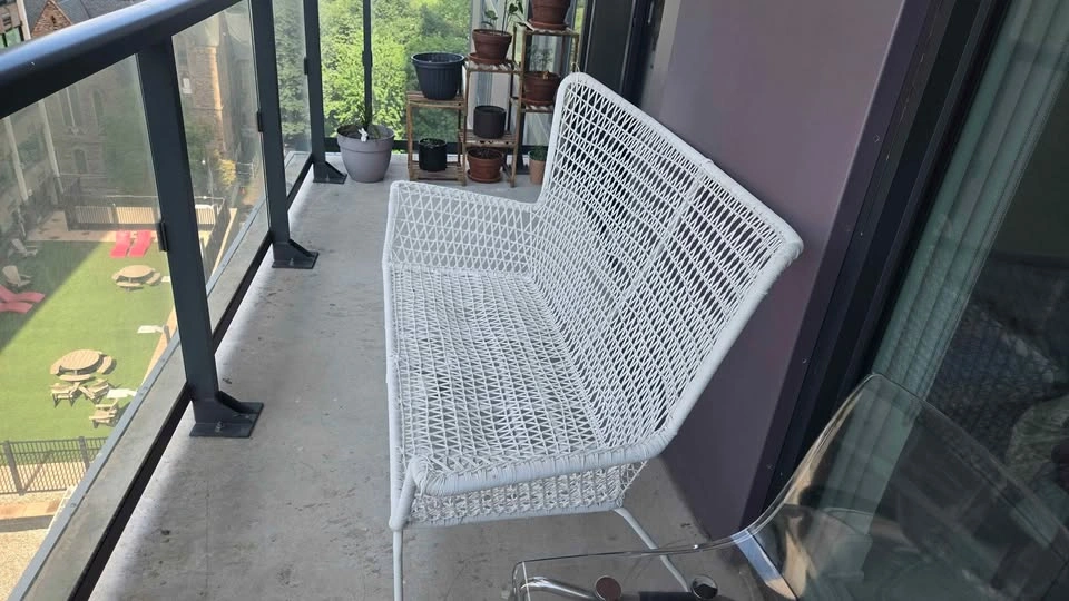 IKEA HÖGSTEN White Woven Outdoor Loveseat - photo 2