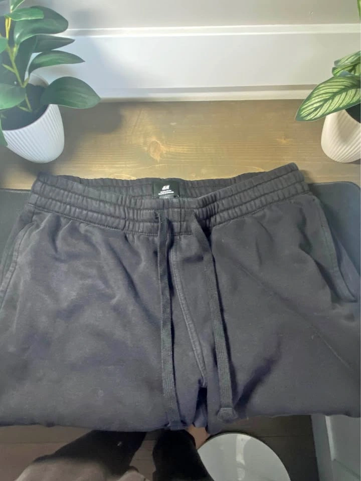 Black H&M Sweats - M Cuffed