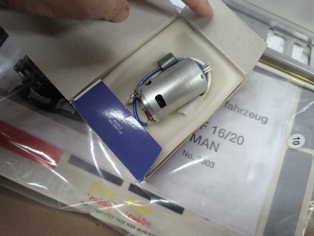 NIB robbe feuerwehrfahrzeug HTLF 16/20 MAN - photo 3