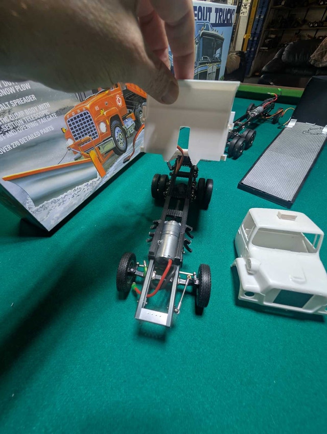 1/25 scale r/c semi trucks - photo 3