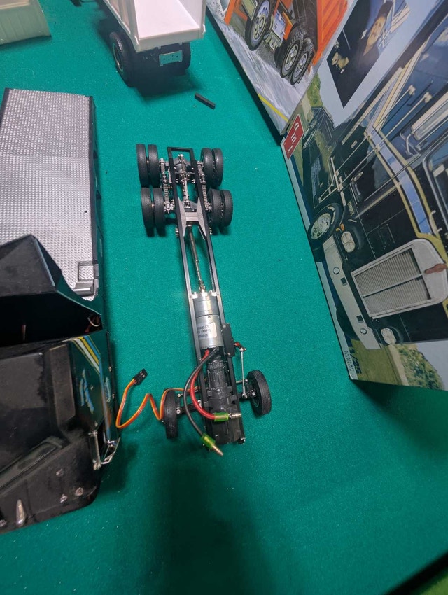 1/25 scale r/c semi trucks - photo 5