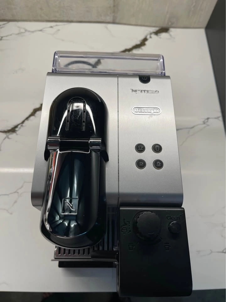 Nespresso De'Longhi Lattissima Touch Espresso Machine - photo 2
