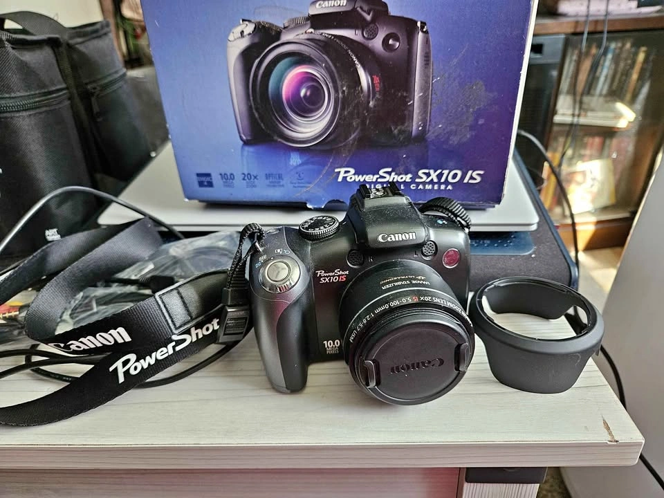 Canon PowerShot SX10 IS Digital Camera