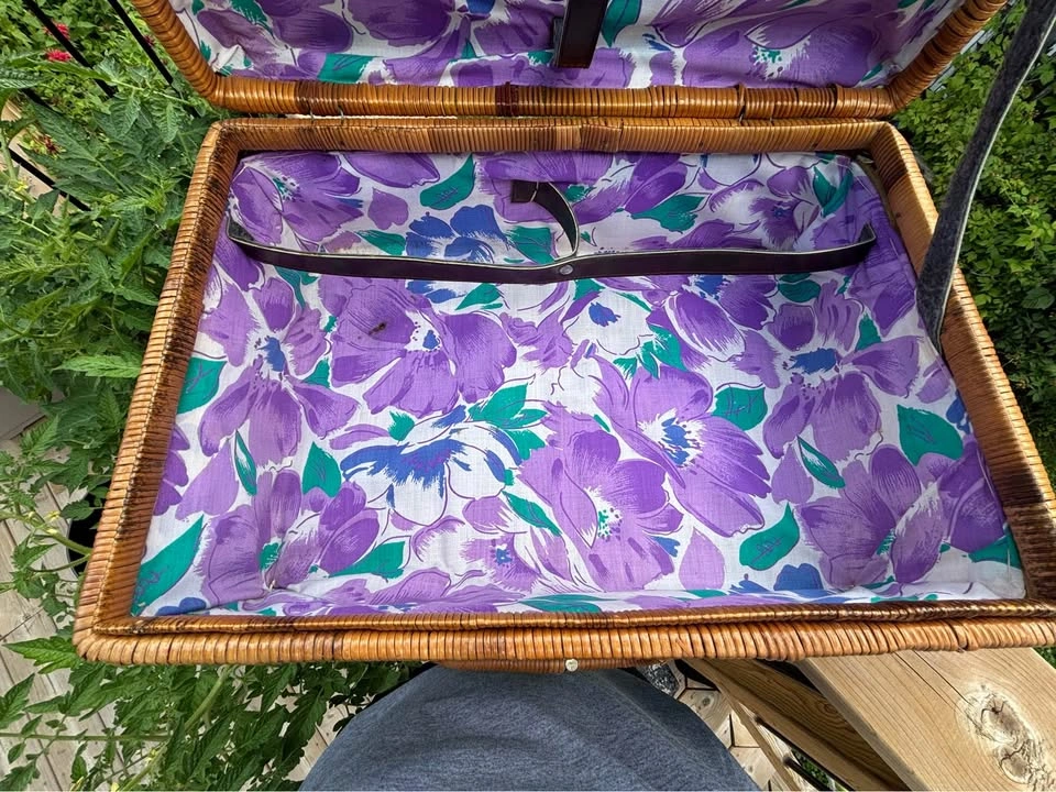 Wicker Picnic Basket with Floral Lining - photo 3