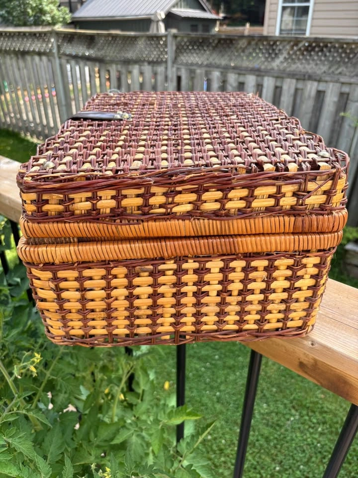 Wicker Picnic Basket with Floral Lining - photo 4