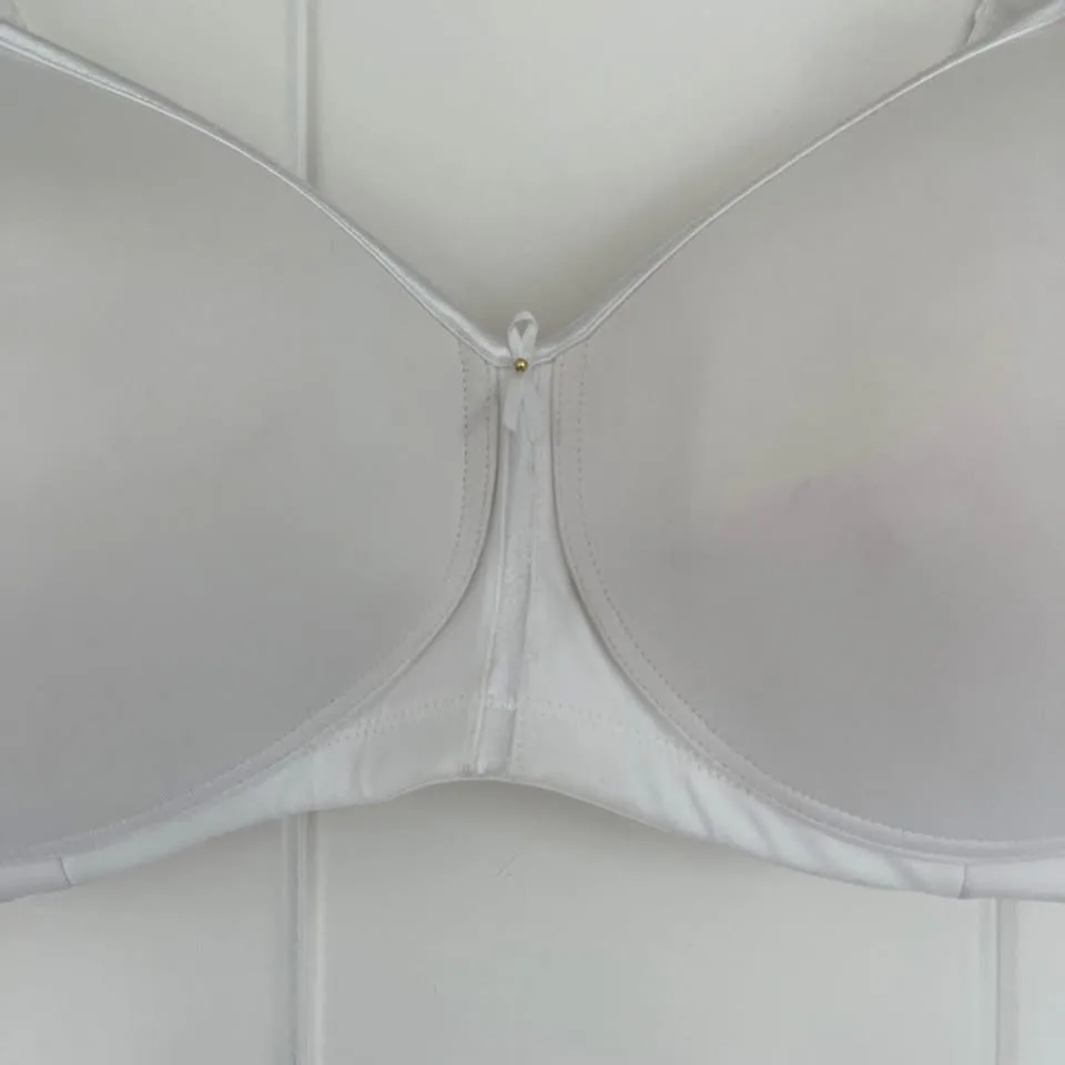 NWT Vanity Fair Bra Size 38DD NEW image indicator(5)