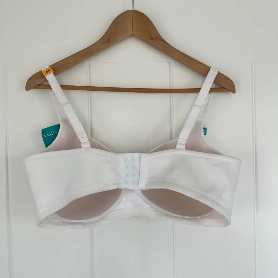 NWT Vanity Fair Bra Size 38DD NEW image indicator(7)
