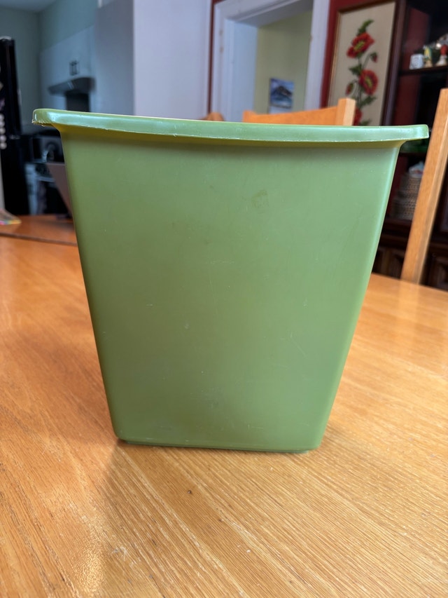 Vintage Rubbermaid Green Floral Plastic Wastebasket #2952 - photo 3