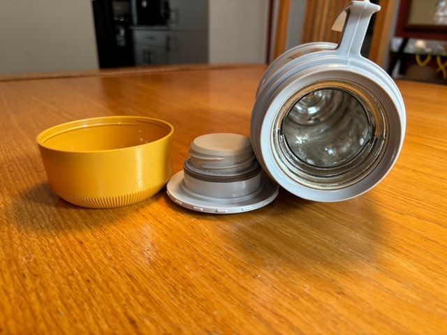 Vintage Yellow Thermos model 6402-1 quart Mid-Century - photo 2
