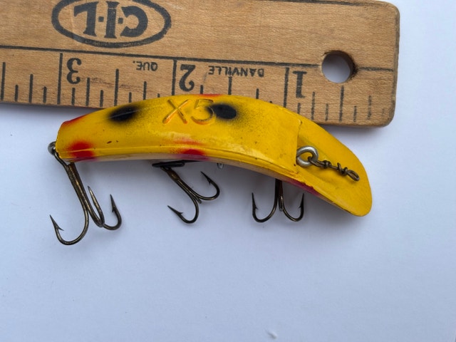 VTG Helin Flatfish X5 Fishing Lure – Yellow / Red / Black Spots