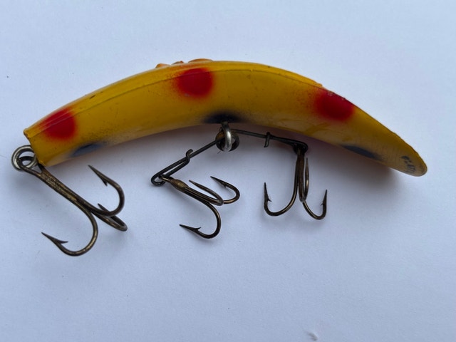VTG Helin Flatfish X5 Fishing Lure – Yellow / Red / Black Spots - photo 2