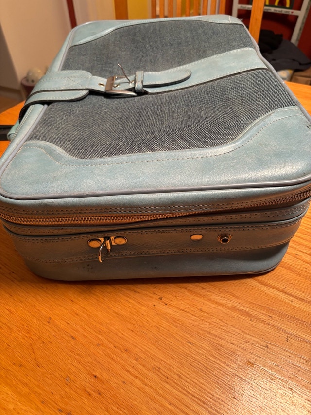 Vintage Soft Sided Travel Way Suitcase with Wheels (Korea) - photo 2