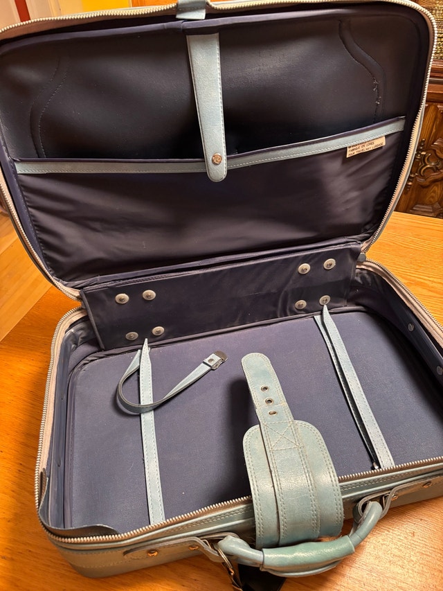 Vintage Soft Sided Travel Way Suitcase with Wheels (Korea) - photo 5