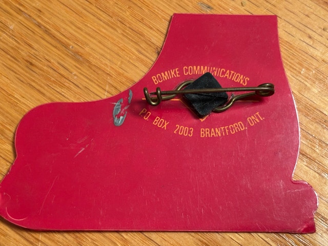 Vintage Welland Steelers Skate-Shaped Pin - photo 2