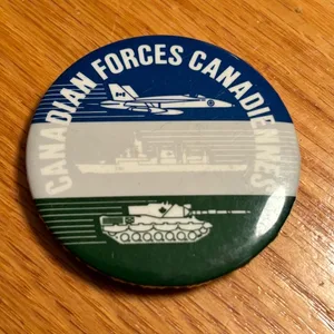 Vintage 80s Canadian Forces Pin Back Button