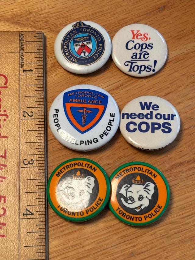 Toronto Police Buttons - photo 2