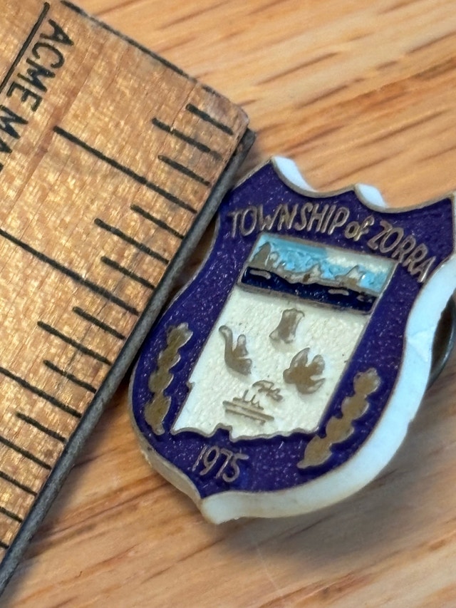 Vintage 1975 Township of Zorra Pin - Oxford ON - photo 3