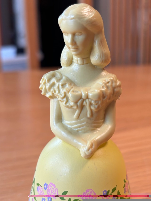 Avon Perfume Bottle 1970s Belles of the World American Belle - photo 2