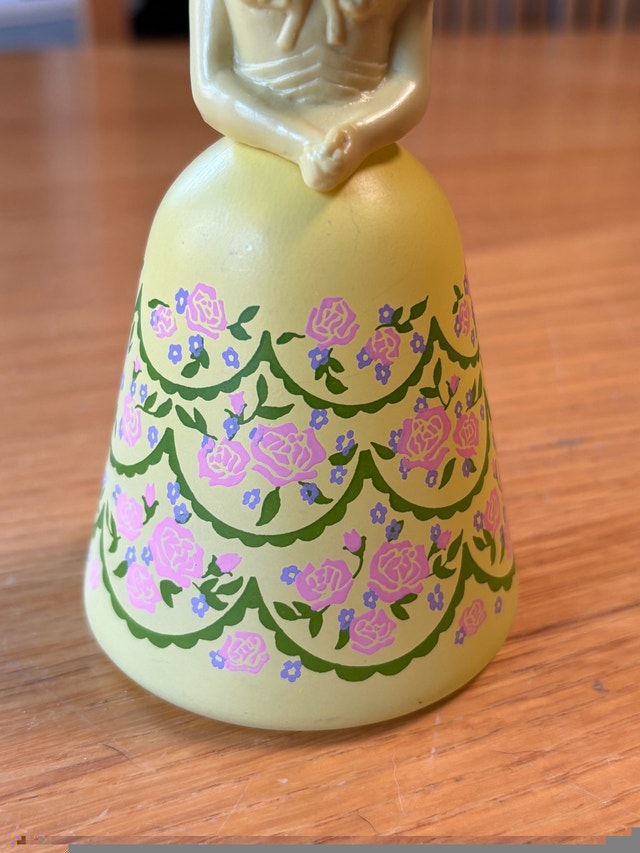 Avon Perfume Bottle 1970s Belles of the World American Belle - photo 3