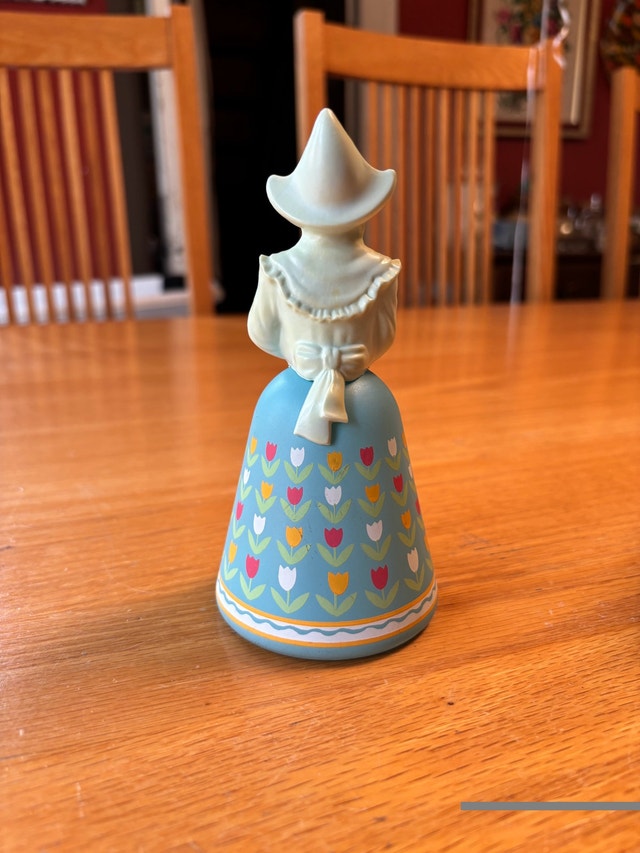 Vintage Avon Dutch Maid Moonwind Cologne (empty) - photo 3