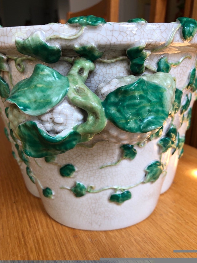 JUWC 1897 United Wilson Green & White Ivy Crackle Large Planter - photo 5
