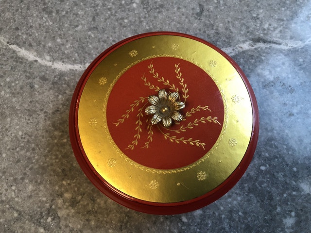 Vintage Avon Beauty Dust Powder Decorative Glass Container 1957 - photo 2