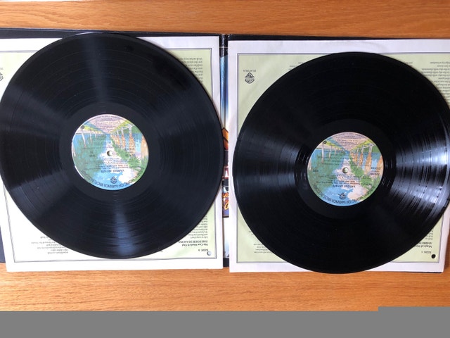 1976 All this and World War II Sound Track Vinyl x2 + poster - photo 5