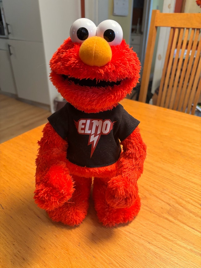 Let's Rock Dancing Singing Elmo