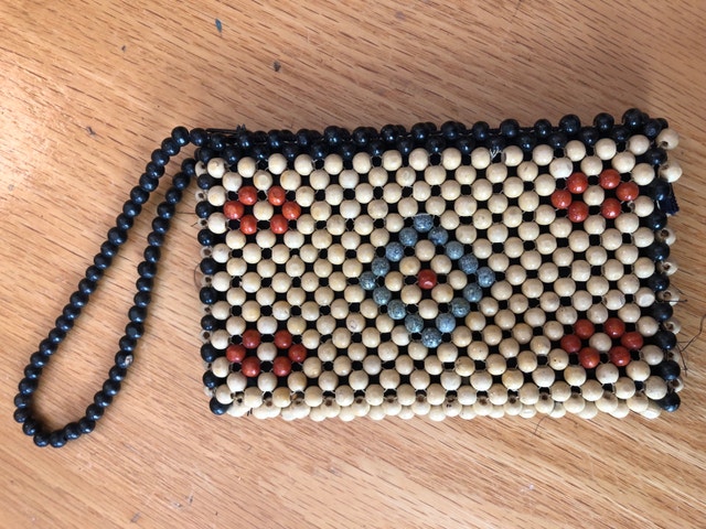 Small beaded Purse with zip closure