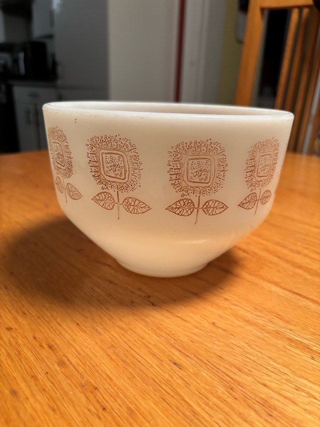 Vintage Federal Glass Retro Sunflower 1 1/2qt Mixing Bowl