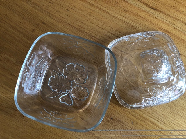 KIG Indonesia Clear Glass Square Lidded Dish with Daisies - photo 3