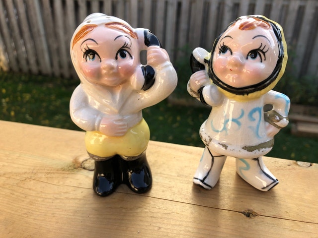 Awesome Vintage 1950s Telephone Salt & Pepper Shakers Japan