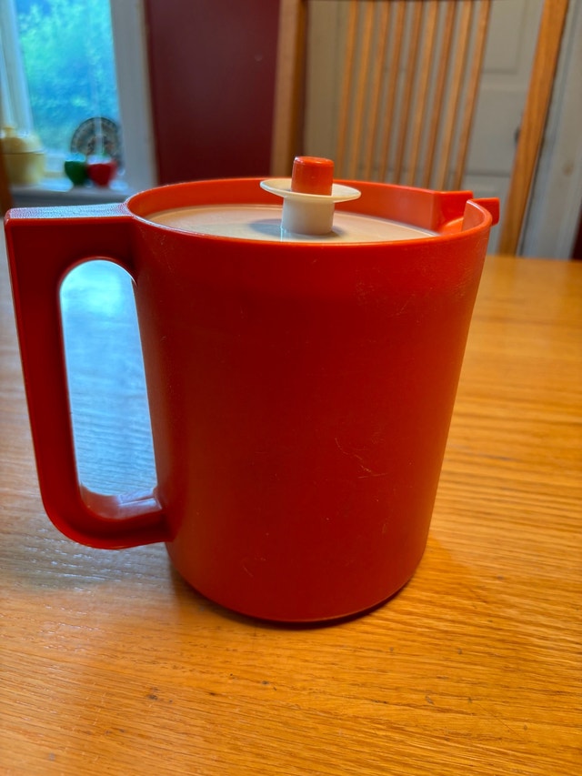 Vintage 1.5-quart "Go Between" Tupperware orange pitcher
