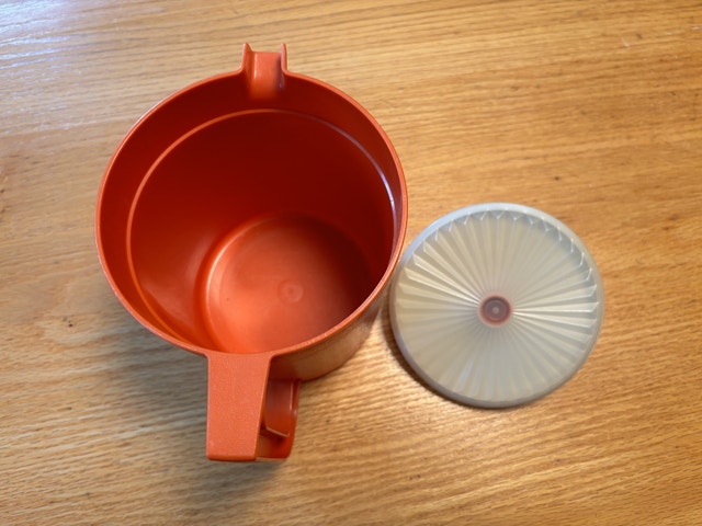 Vintage 1.5-quart "Go Between" Tupperware orange pitcher - photo 5