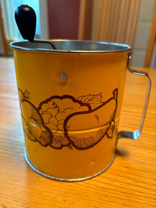 Vintage Androck Yellow Vegetables 3 Screen Flour Sifter - photo 3