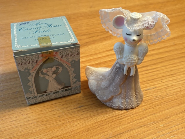 Vintage Avon Church Mouse Bride 57ml Delicate Daises Cologne