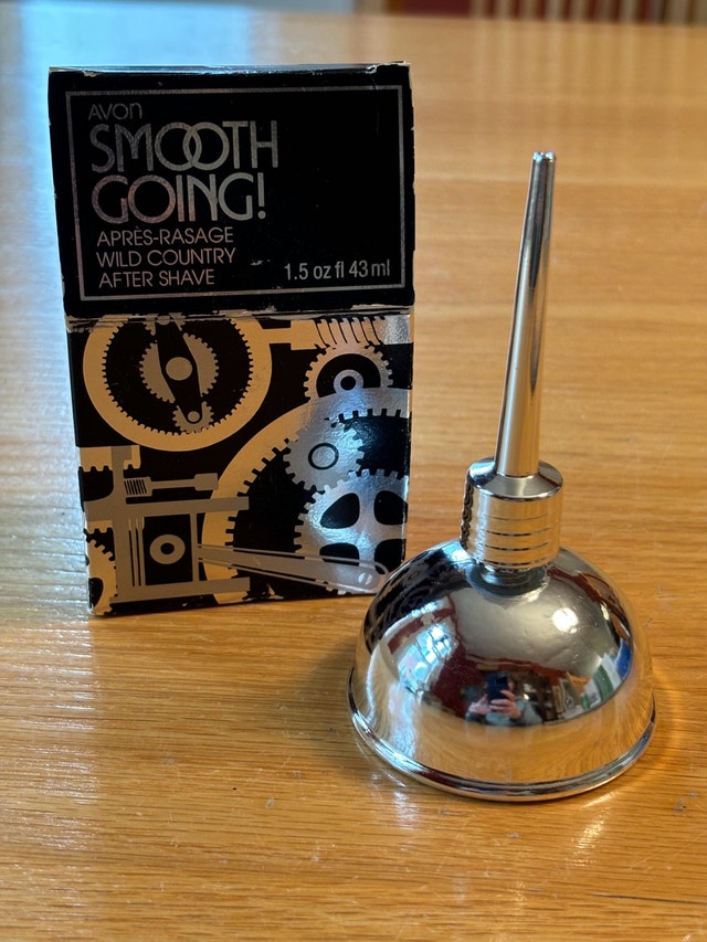 Avon “Smooth Going” Wild Country Aftershave w box - full